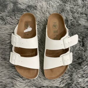 papilio white. Like new. Made in Portugal.